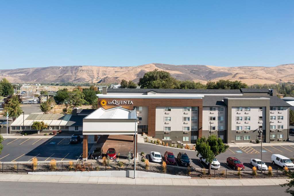 La Quinta Inn & Suites by Wyndham Yakima Downtown - photo 2