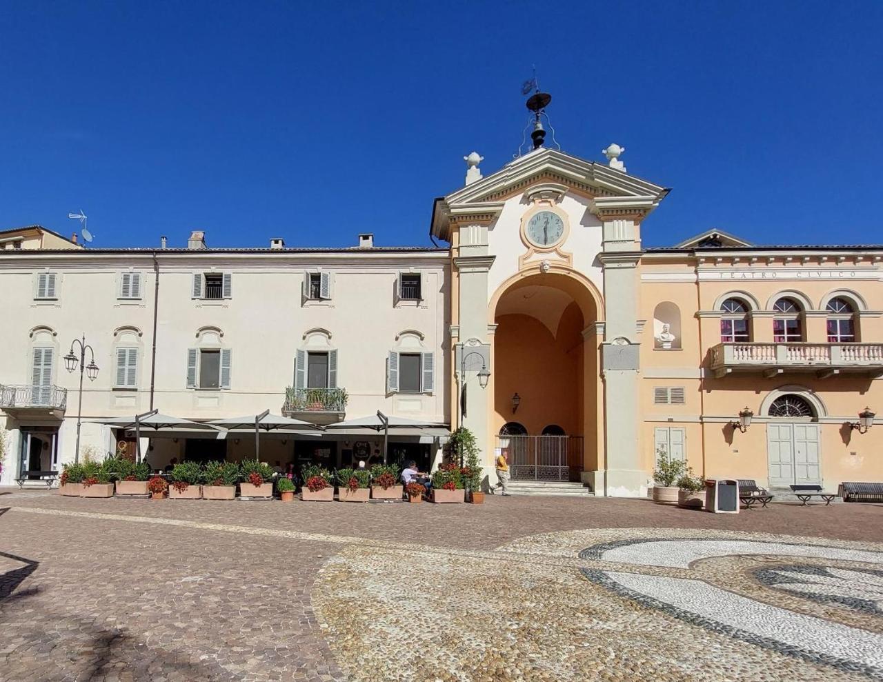 In Pieno Centro Storico Ca Mari E Casa Elena — 4-Star Luxury Hotel in Moncalvo, Italy