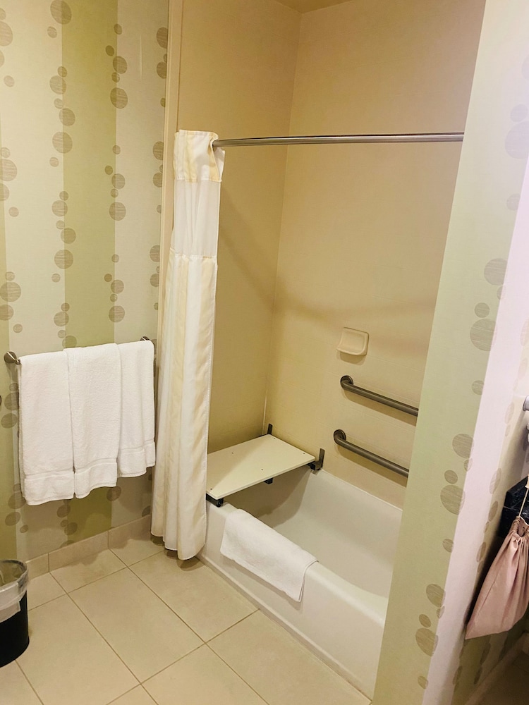 Hilton Garden Inn Fort Worth Alliance Airport - photo 32