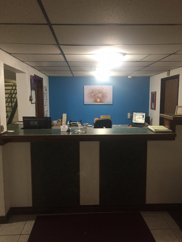 Sunset Inn & Suites Lincoln Airport - featured photo