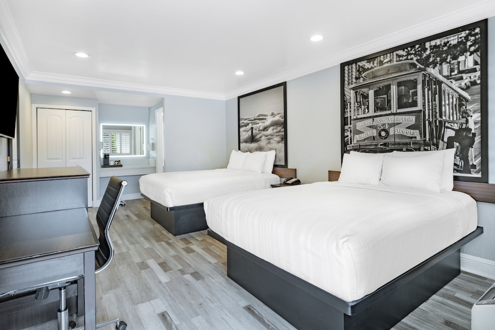Aura Inn Monterey - photo 77