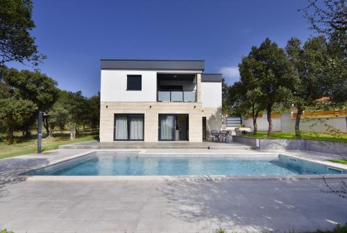 Family friendly house with a swimming pool Vrana Biograd 22804 — 4-Star Luxury Hotel in Biograd Na Moru, Croatia