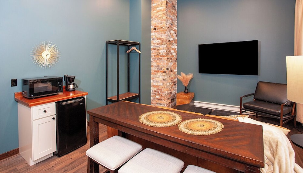 The Intrepid Rentals — 4-Star Luxury Hotel in Duluth, United States
