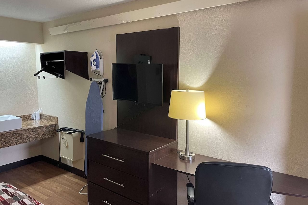 Baymont by Wyndham Holland Toledo - photo 17