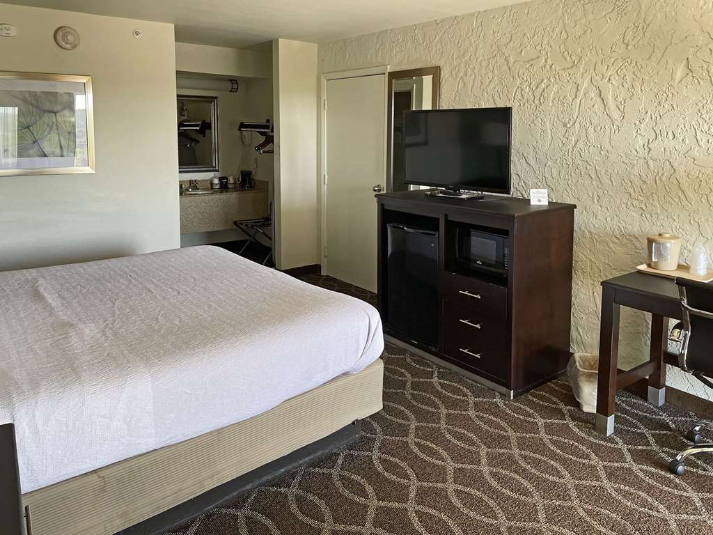 Quality Inn Clinton North - photo 23