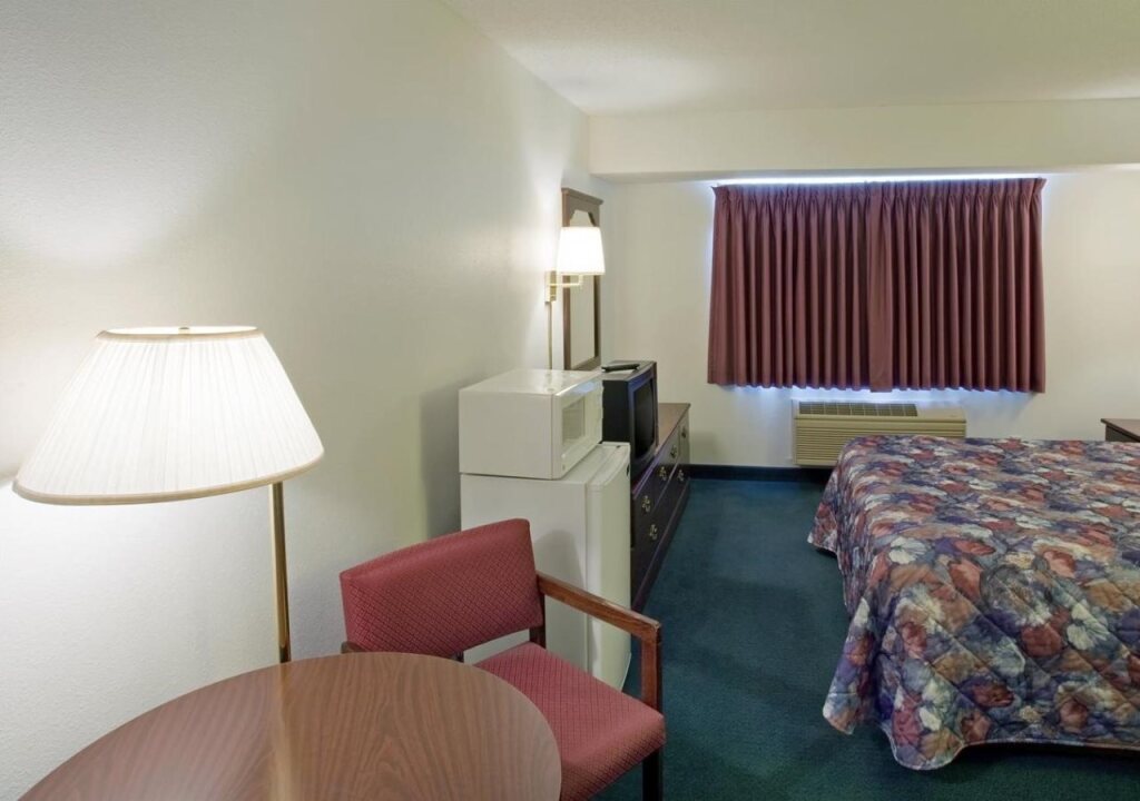 Americas Best Value Inn Holts Summit Jefferson City - photo 2