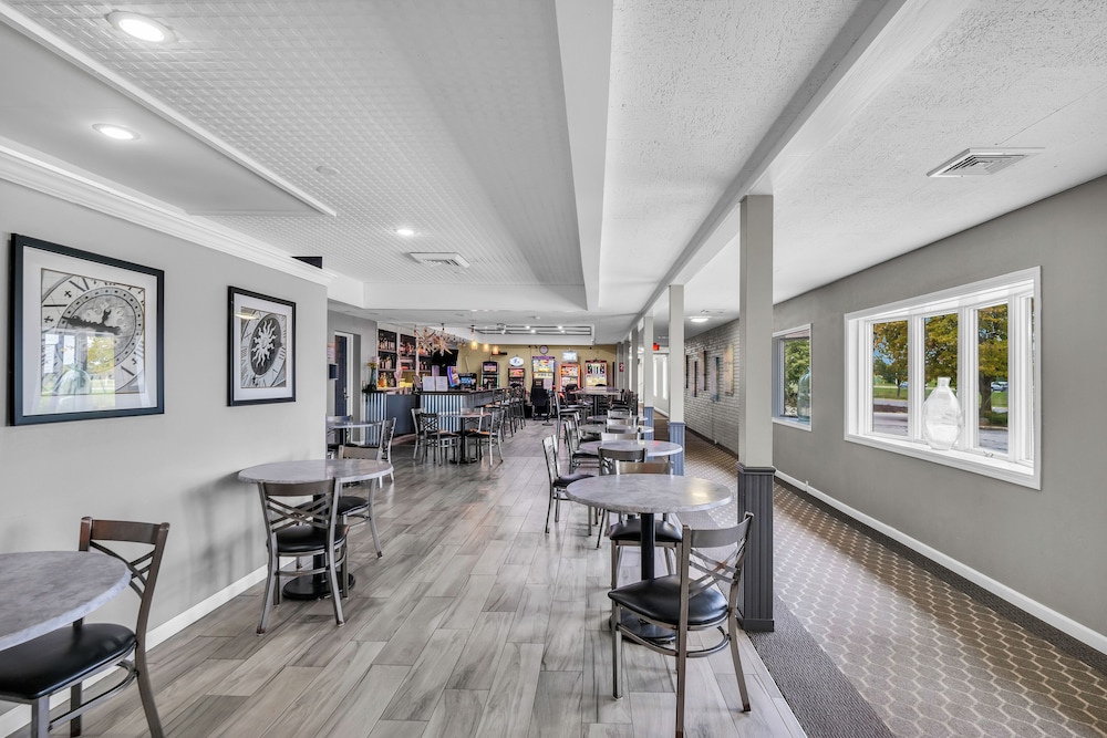 Eastlake Suites Hotel & Conference Center By OYO Urbana - photo 117