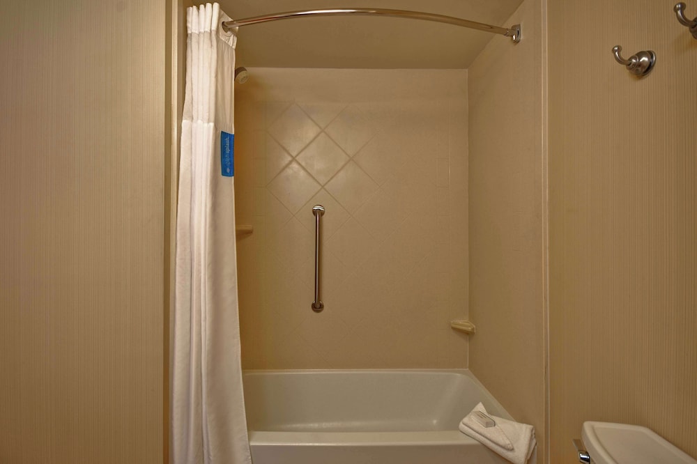 Hampton Inn Rutland - photo 36