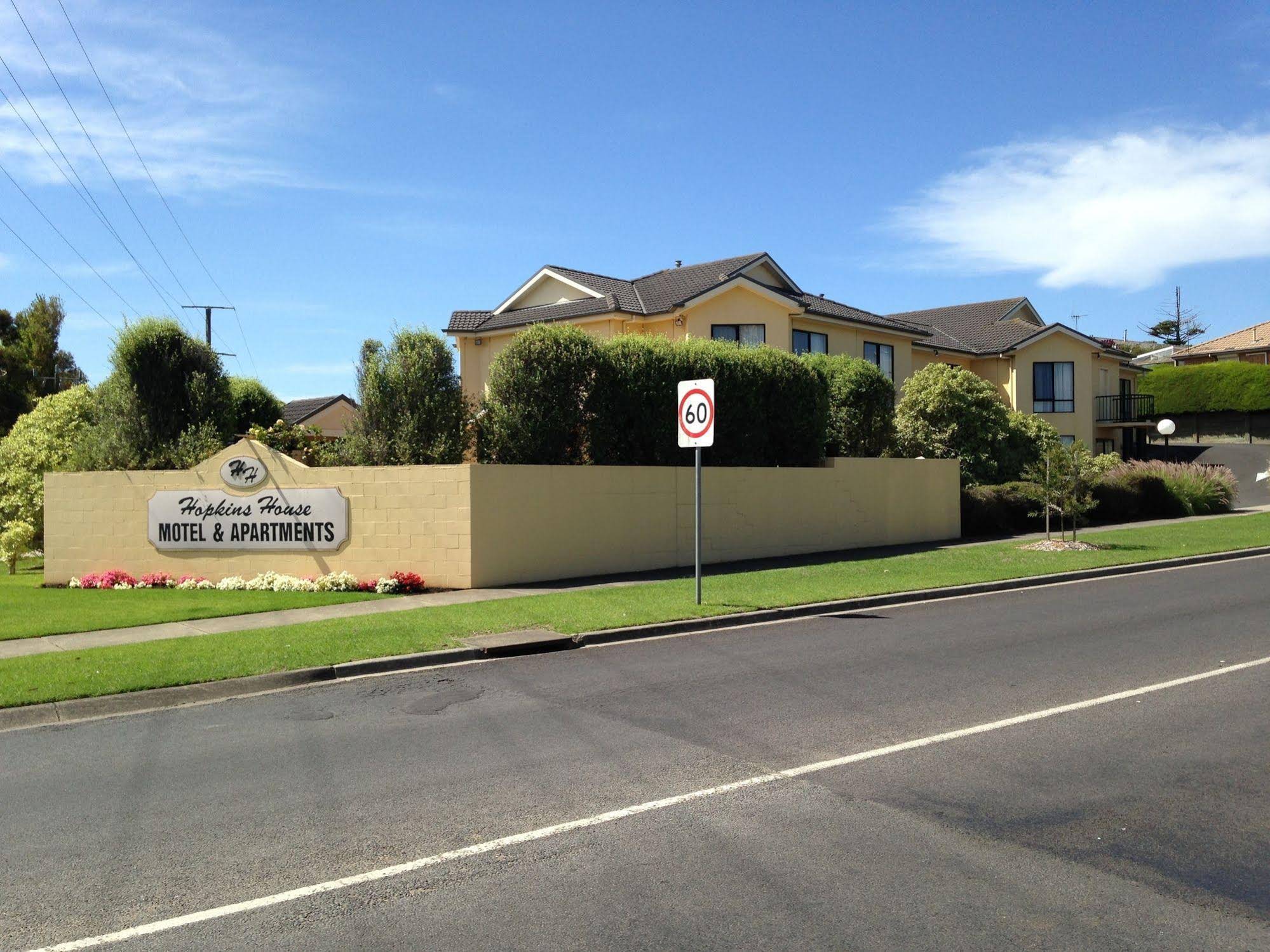 Hopkins House Motel & Apartments
