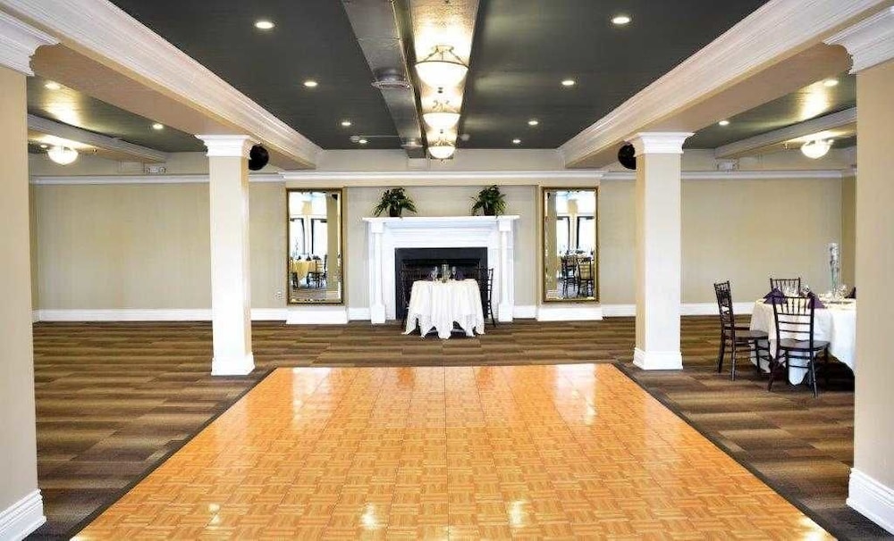 Niagara Crossing Hotel & Spa - photo 26