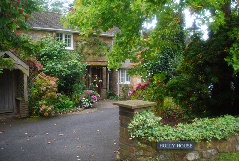Holly House — 4-Star Luxury Hotel in Haywards Heath, United Kingdom