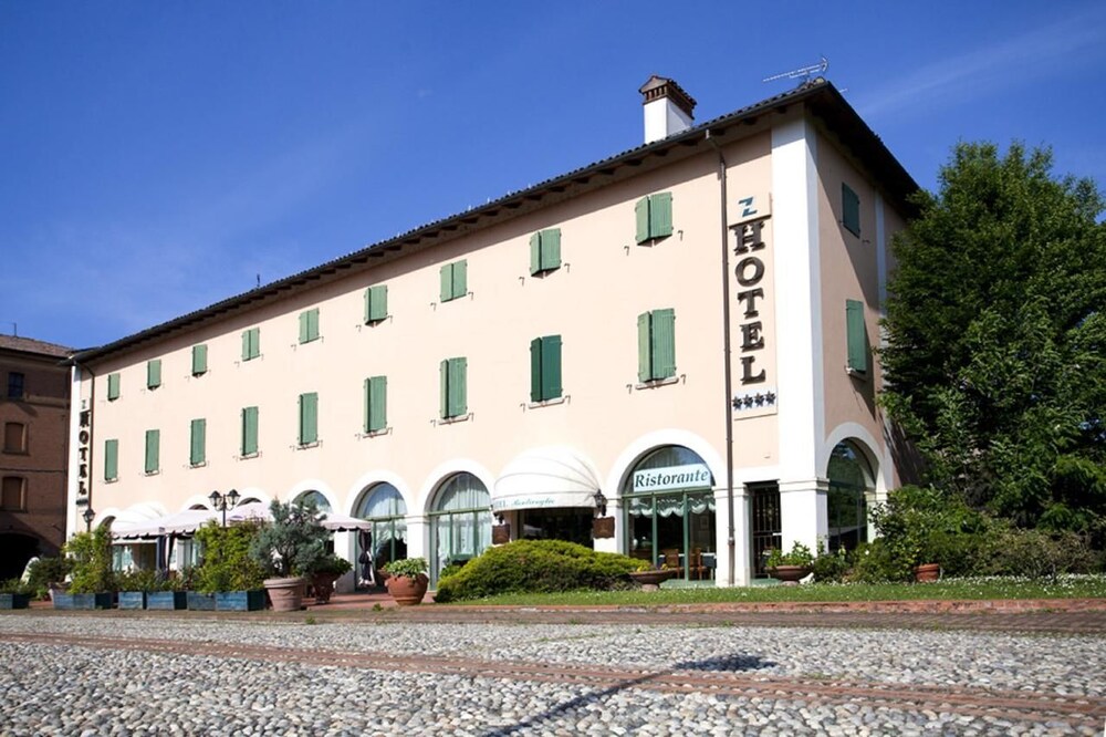 Hotel Bentivoglio Residenza D'Epoca — 4-Star Luxury Hotel in Bentivoglio, Italy