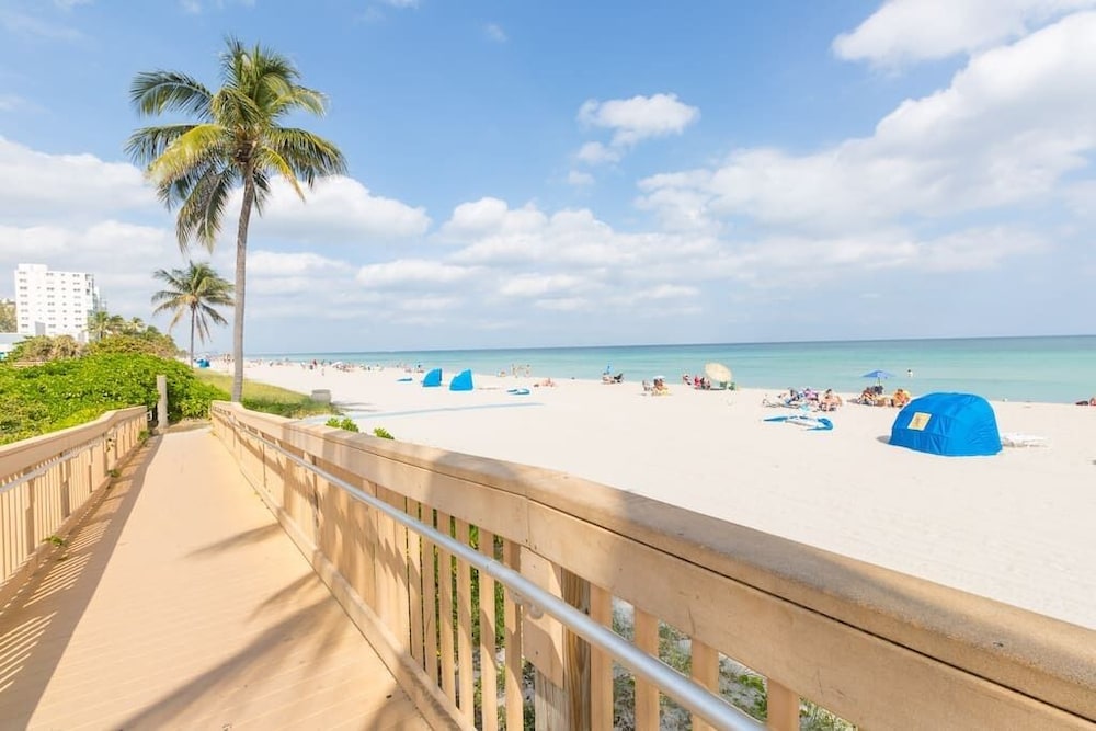 437 Studio Hollywood Beach Resort - photo 18