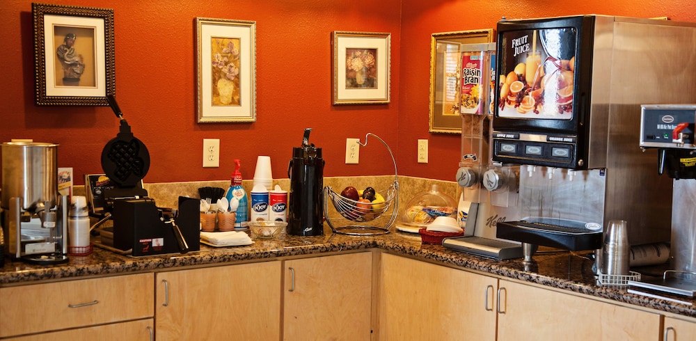 Big Lake Inn & Suites - photo 2