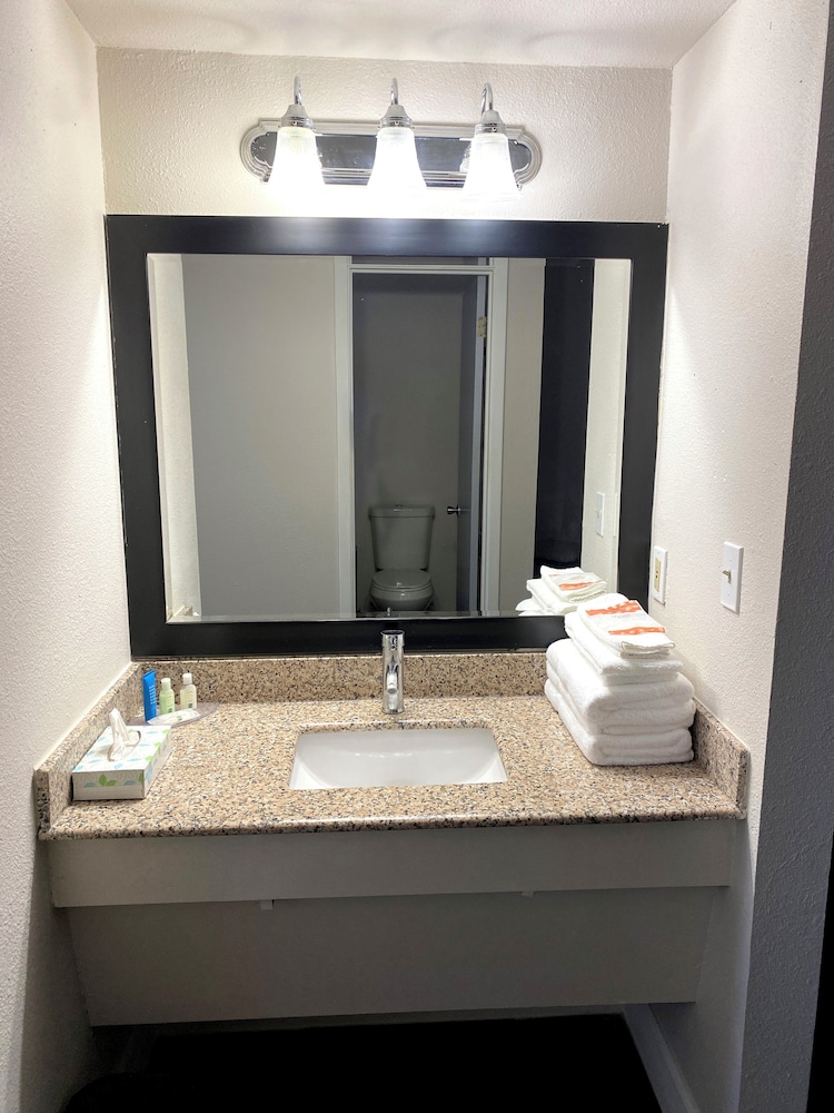 Baymont by Wyndham Del Rio - photo 38