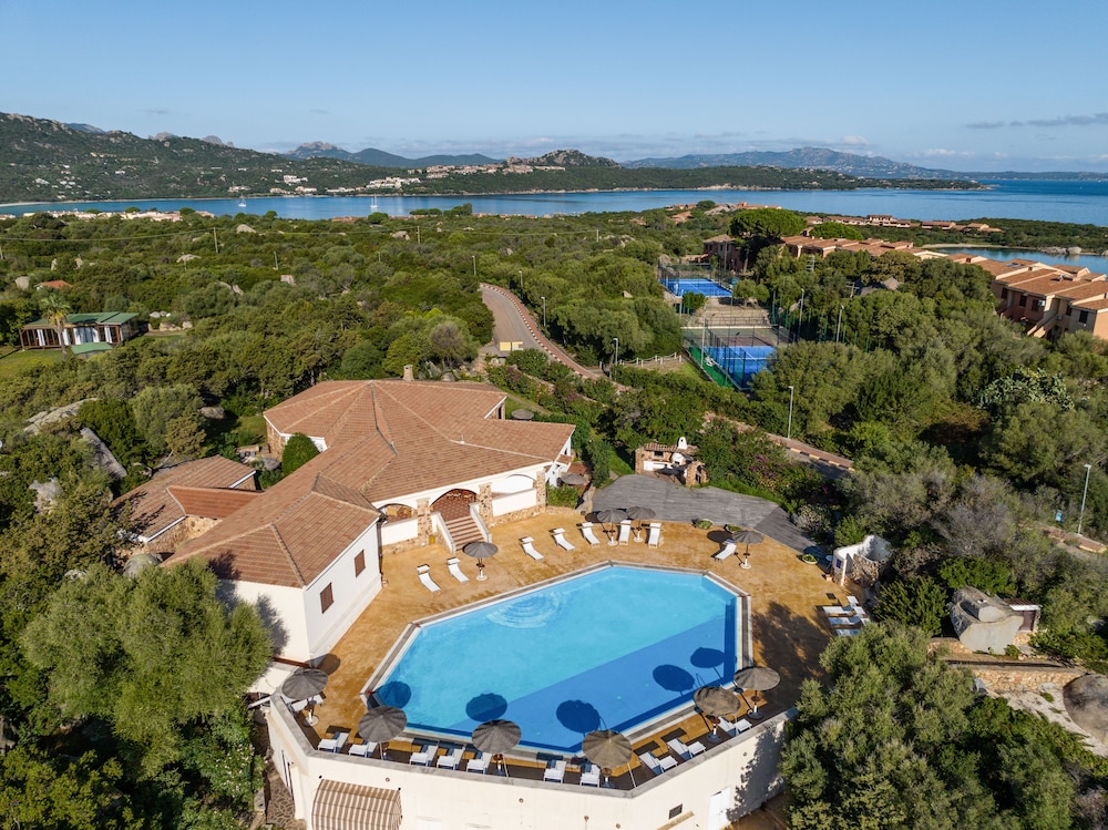 Villa Antonina — 4-Star Luxury Hotel in Golfo Aranci, Italy