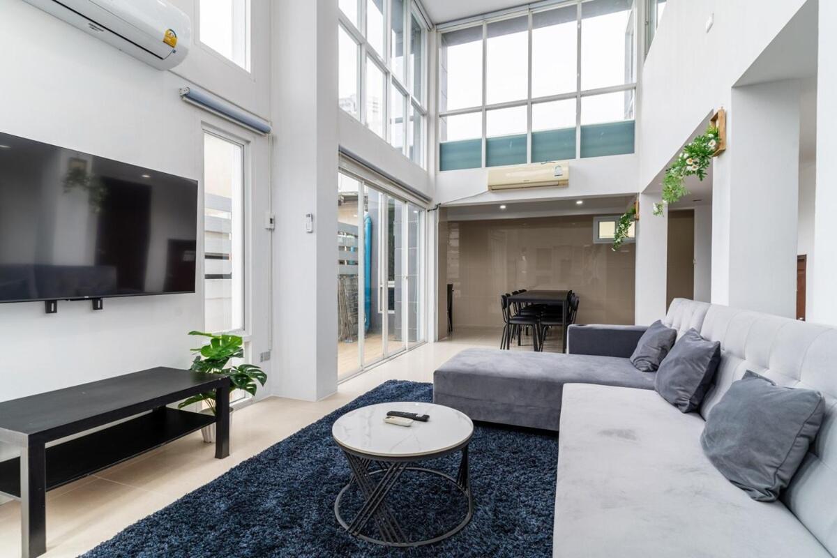 Modern Townhouse City Center 4 Floors 13 Guests — 4-Star Luxury Hotel in Bangkok, Thailand