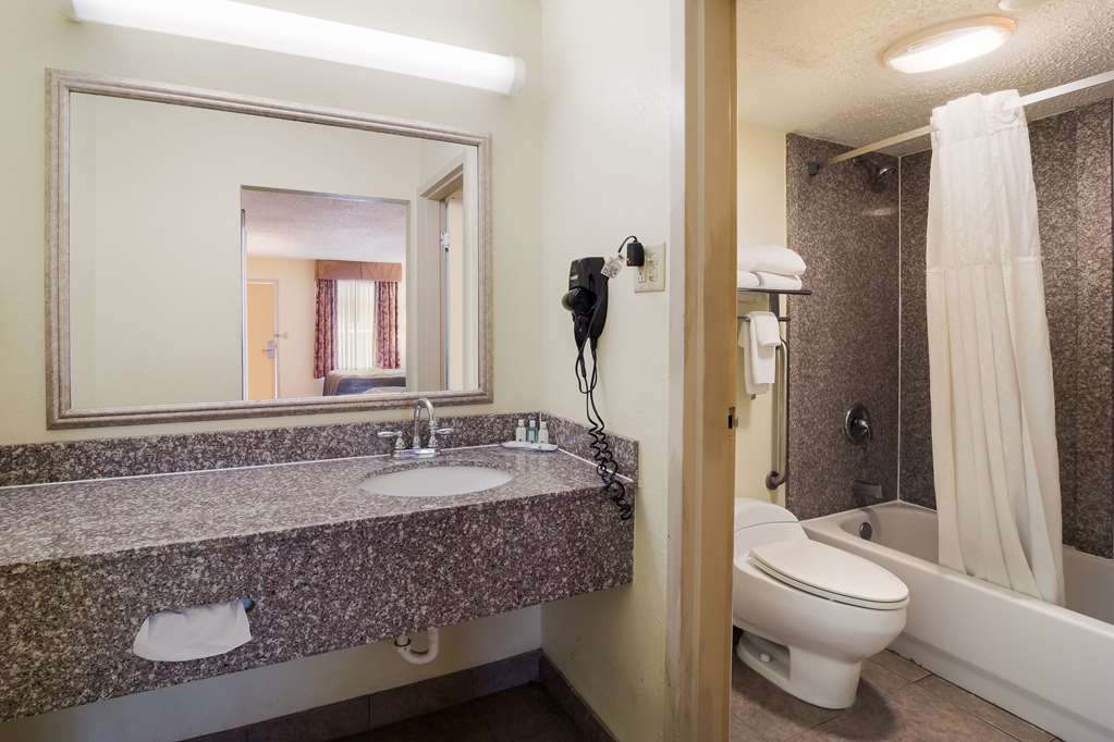 Quality Inn & Suites Conference Center Statesboro Historic District - photo 14