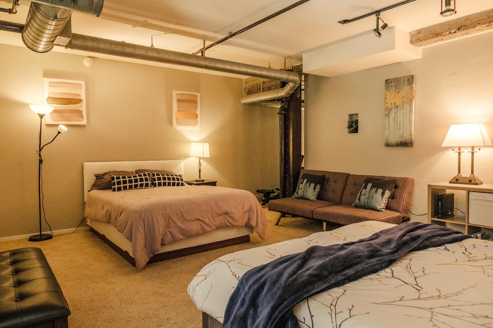 Crashpad On Main Street - photo 10