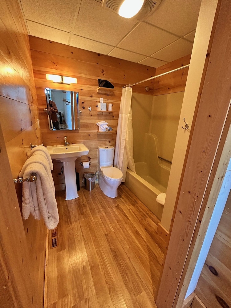 Fire Mountain Inn Cabins & Treehouses - photo 25