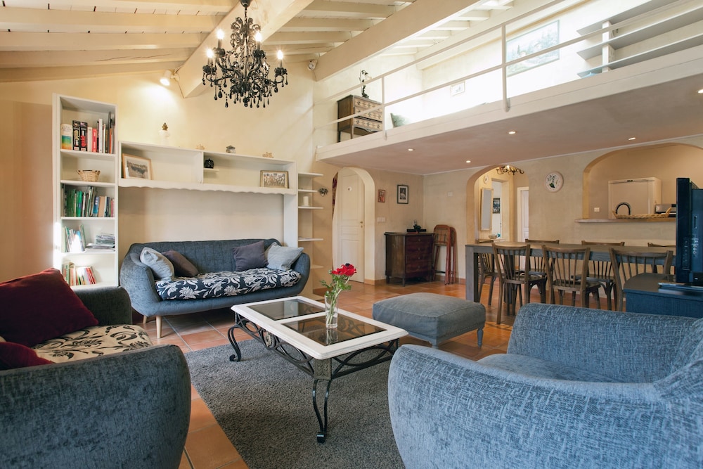 Liberté Large Flat — 4-Star Luxury Hotel in Arles, France