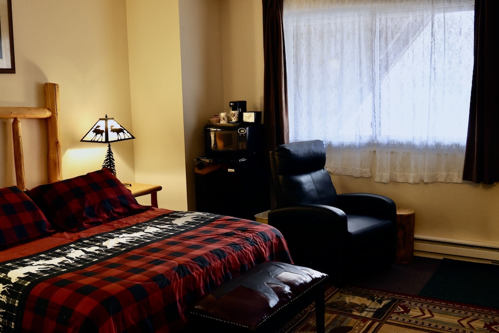 Rocky Mountain Lodge - photo 3