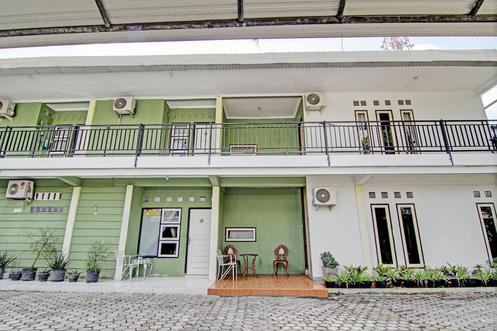 Hotel O Penginapan Budi SyariahNearTaman Amaryllis Pekanbaru in Pekanbaru, Indonesia