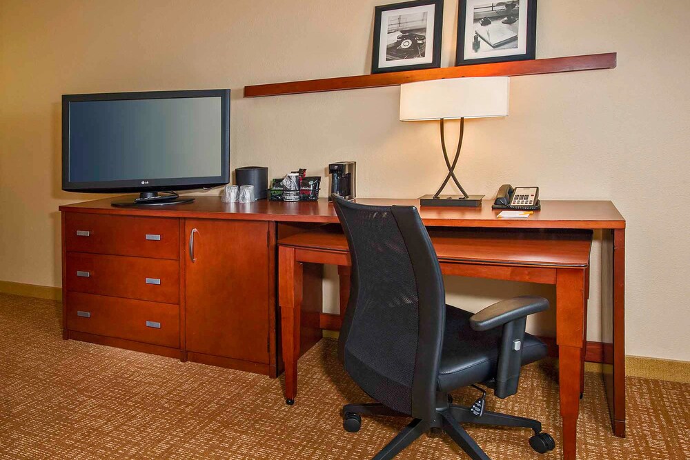 Courtyard by Marriott Raleigh Midtown - photo 4