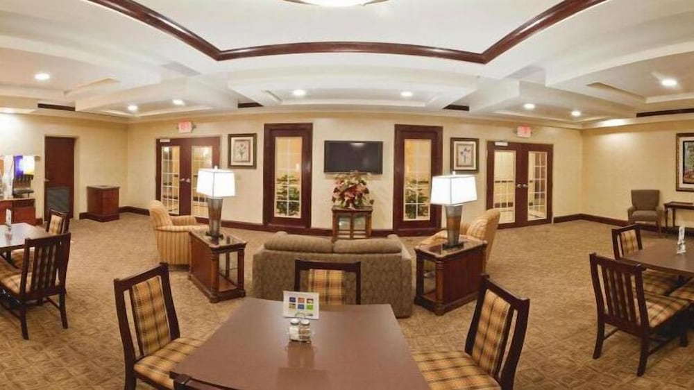 Holiday Inn Express Hotel & Suites Tappahannock by IHG - photo 21