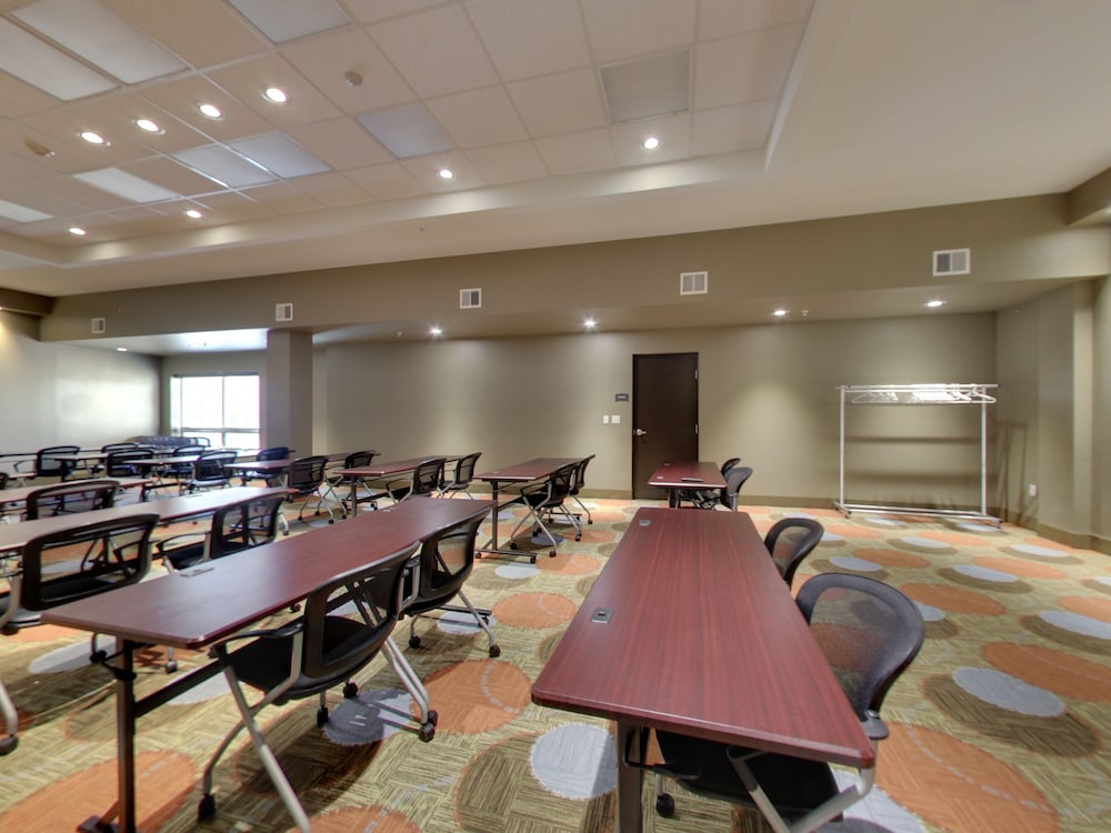Staybridge Suites Madison Fitchburg - photo 93
