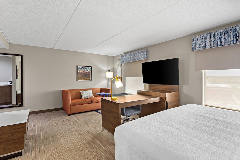 Hampton Inn & Suites Bolingbrook - photo 24