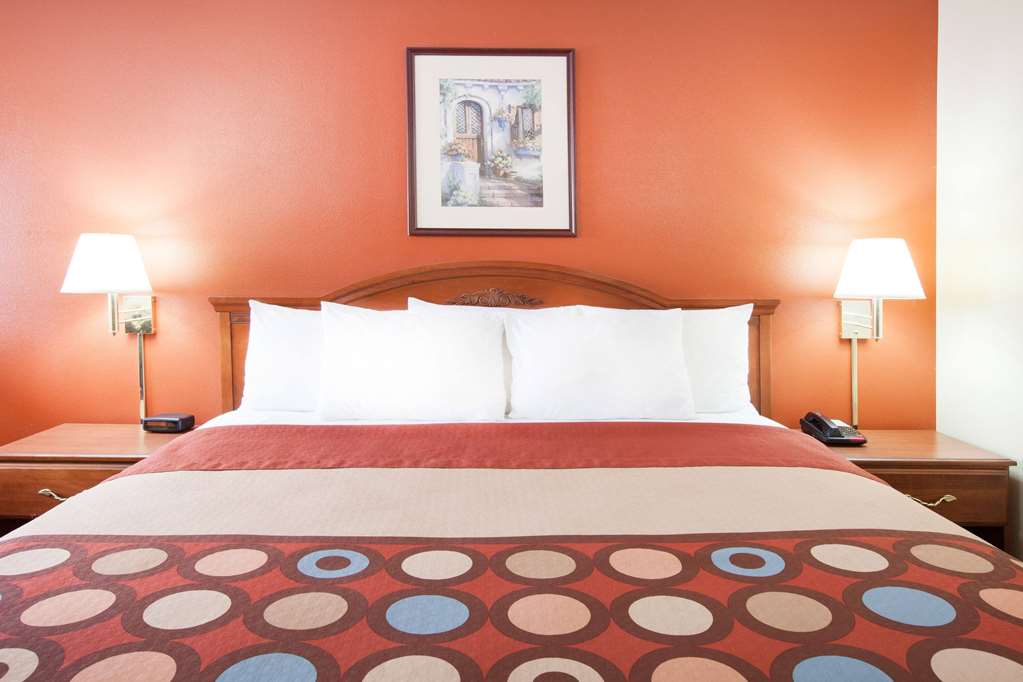 Super 8 by Wyndham White Hall - photo 7