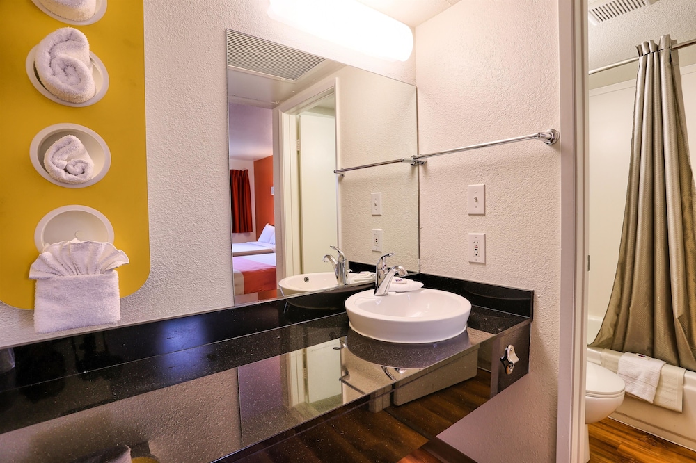Super 8 by Wyndham Petaluma - photo 32
