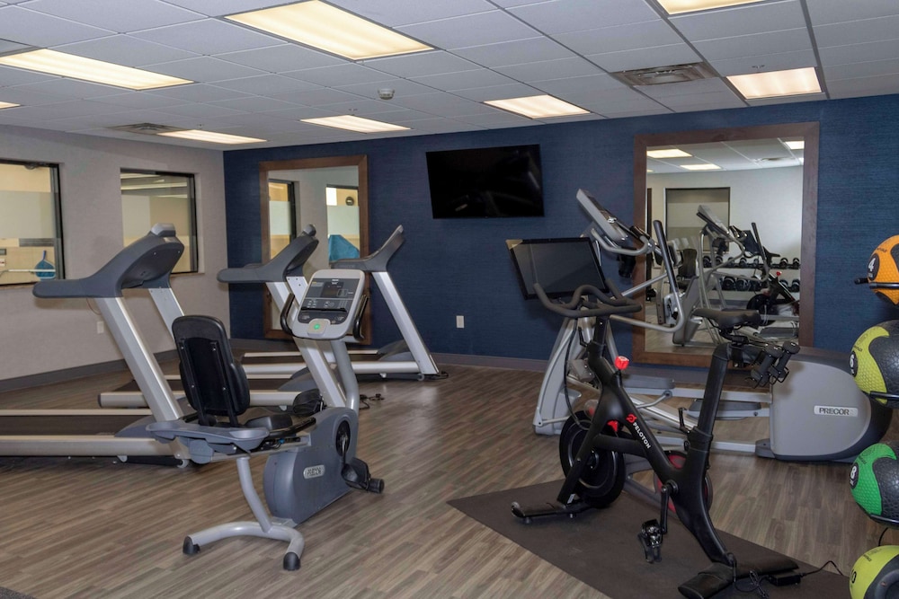 Hampton Inn & Suites Riverton - photo 50