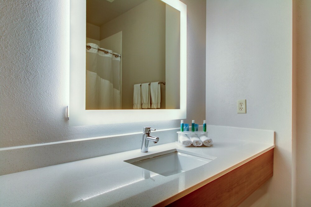 Holiday Inn Express Milwaukee North Brown Deer Mequon by IHG - photo 15