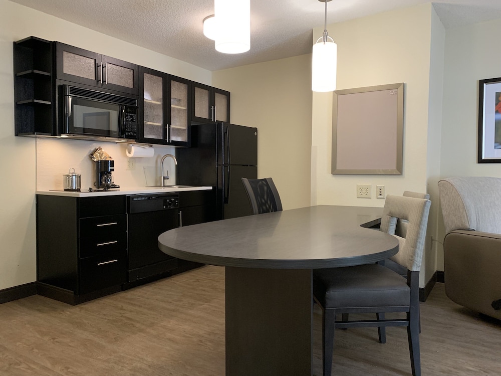 Candlewood Suites Raleigh Crabtree by IHG - photo 17