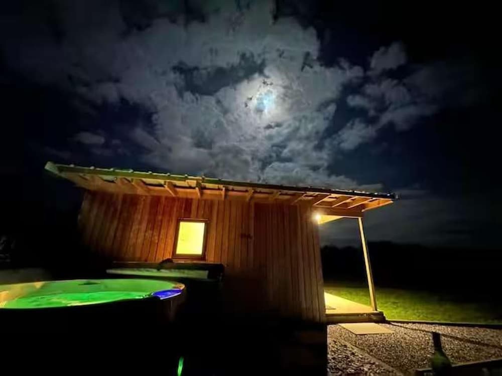 Paulton Sleeps 2 Petfriendly Hottub Garden
