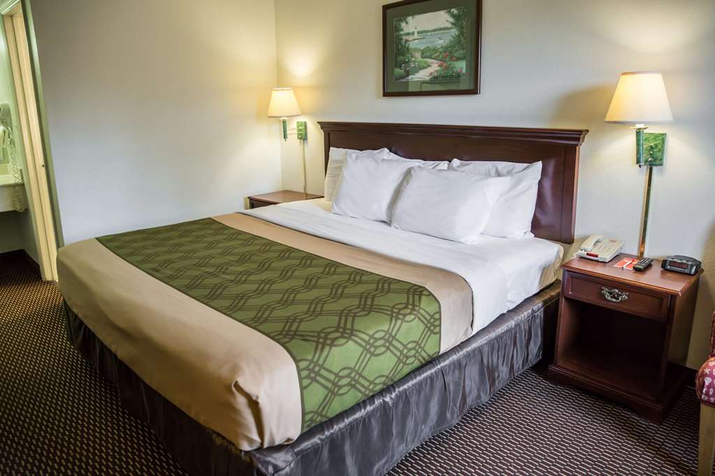 Econo Lodge Crystal Coast - photo 10