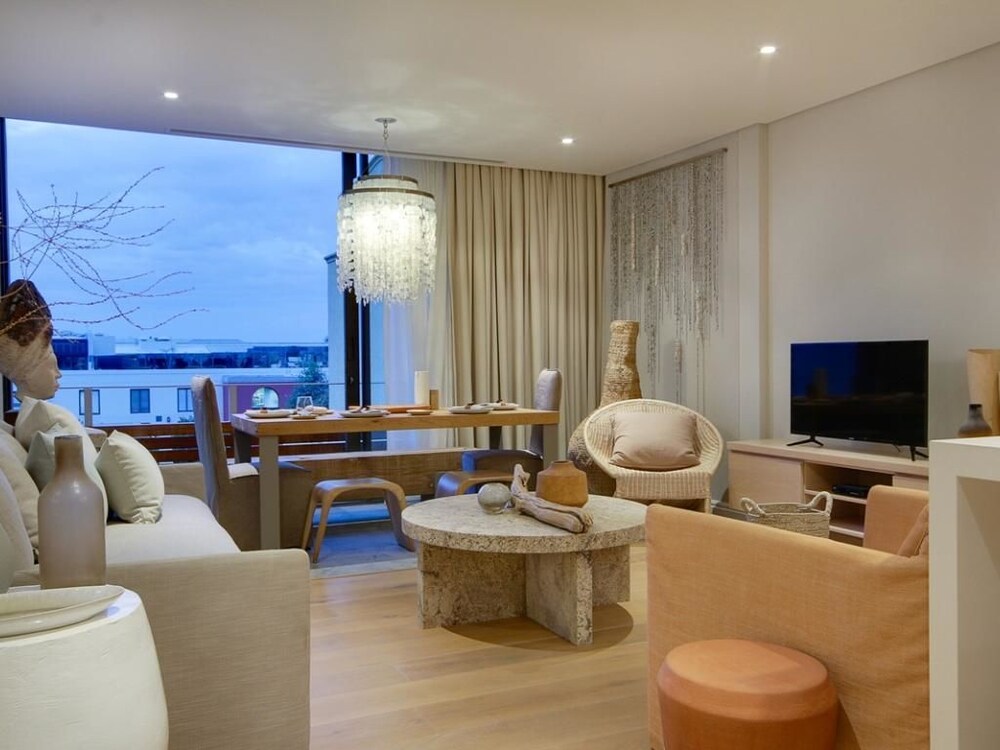 Loader A — 4-Star Luxury Hotel in Cape Town, South Africa