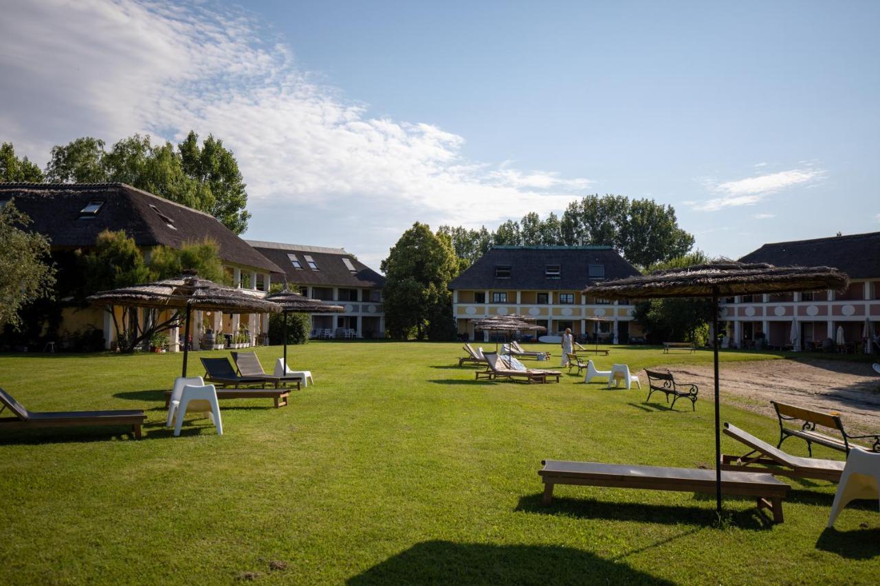 Seepark Weiden Baumhof — 4-Star Luxury Hotel in Weiden Am See, Austria