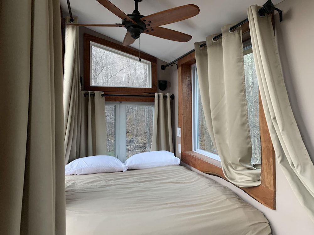 Eagle Ridge Treehouse — 4-Star Luxury Hotel in Stockbridge, United States