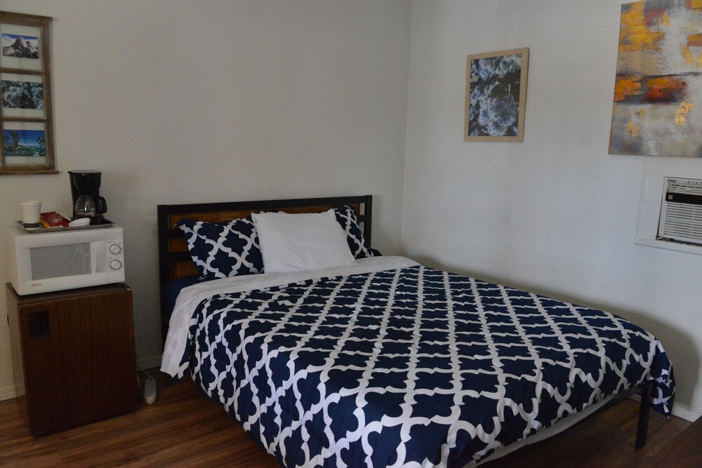 Mojave Trails Inn and Suites - photo 3