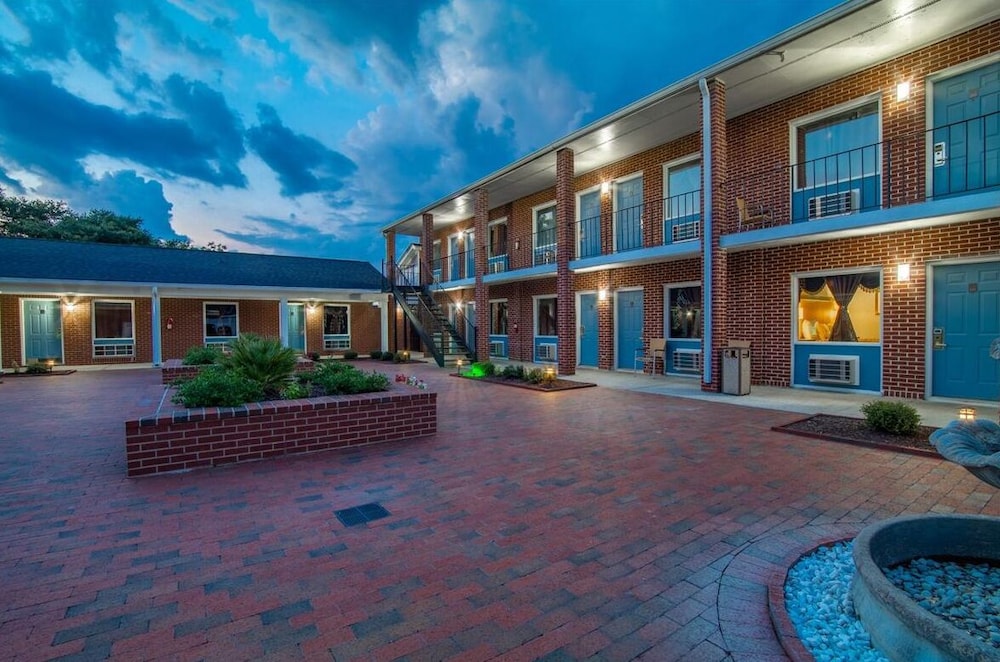 Winton Inn & Suites - photo 21
