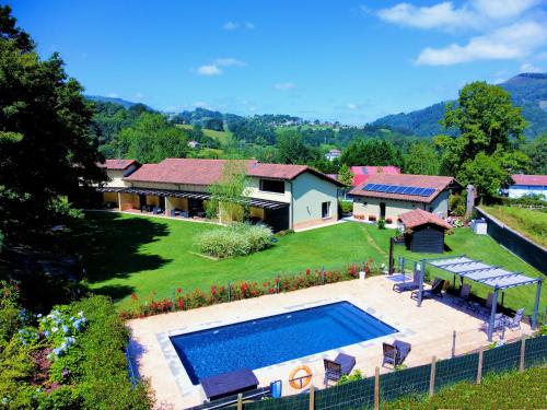 Complejo Turístico Les Cotolles — 4-Star Luxury Hotel in Cangas De Onis, Spain