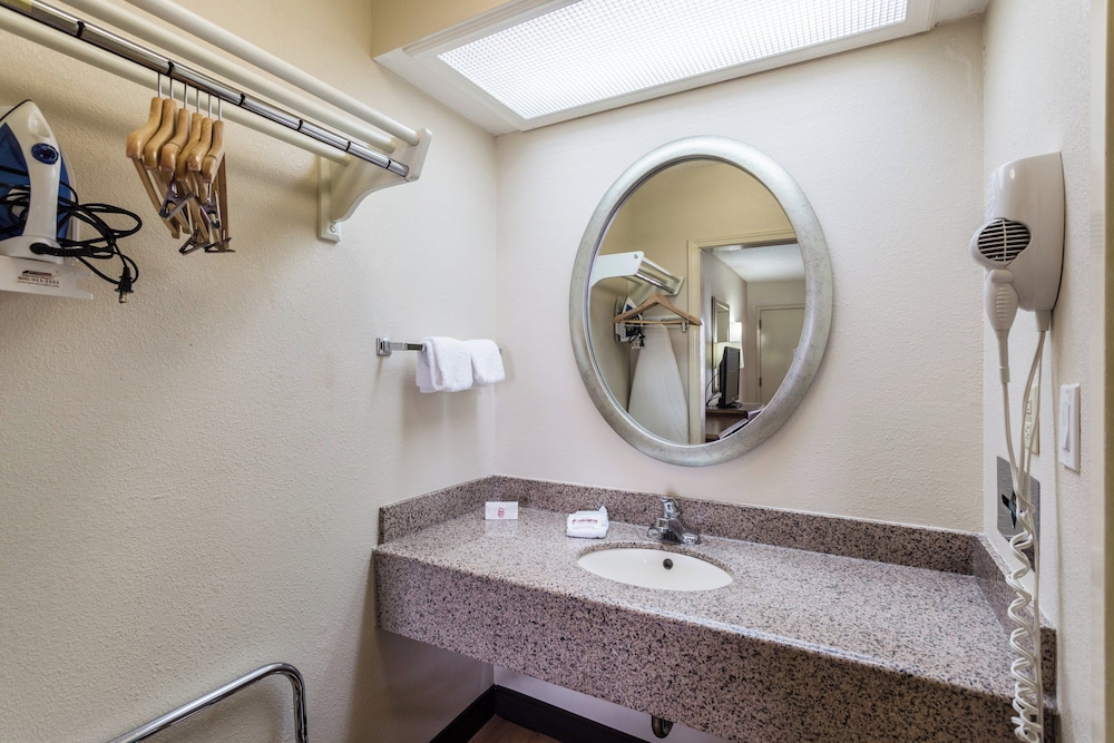 Red Roof Inn Bowling Green - photo 23