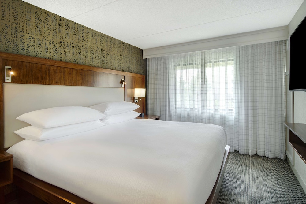 Embassy Suites by Hilton Detroit Metro Airport - photo 7