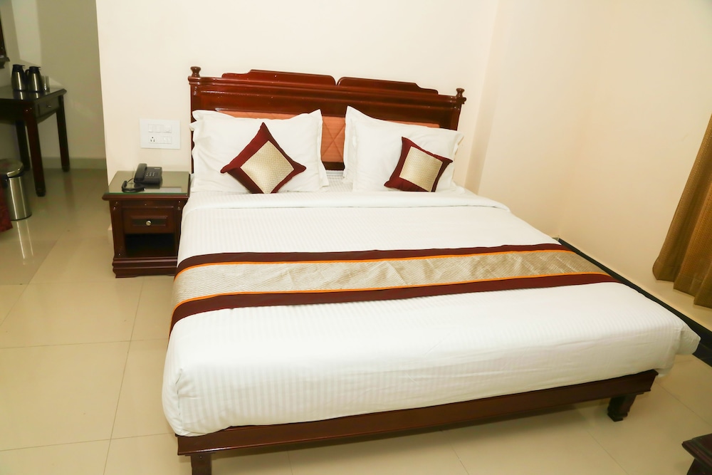 OYO 9646 Hotel Golden Pearl Inn in Tirupati, India