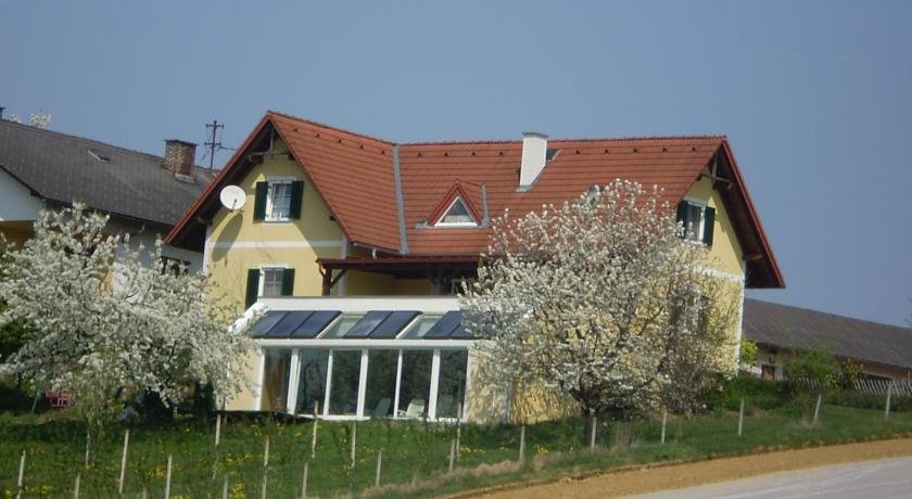 Gästehaus Haagen — 4-Star Luxury Hotel in Bad Waltersdorf, Austria