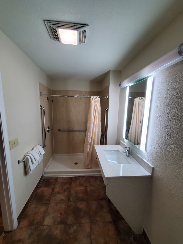 Rodeway Inn Downtown - photo 15