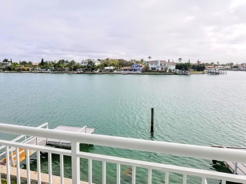 Provident Oceana Beachfront Suites - photo 40